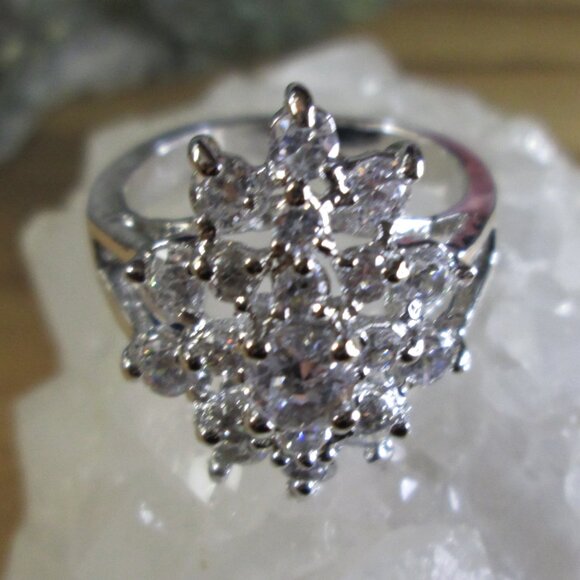 Starlike Cubic Zirconia Cocktail Ring - Picture 4 of 9